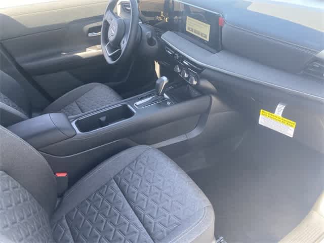 2025 Nissan Kicks SV photo 12