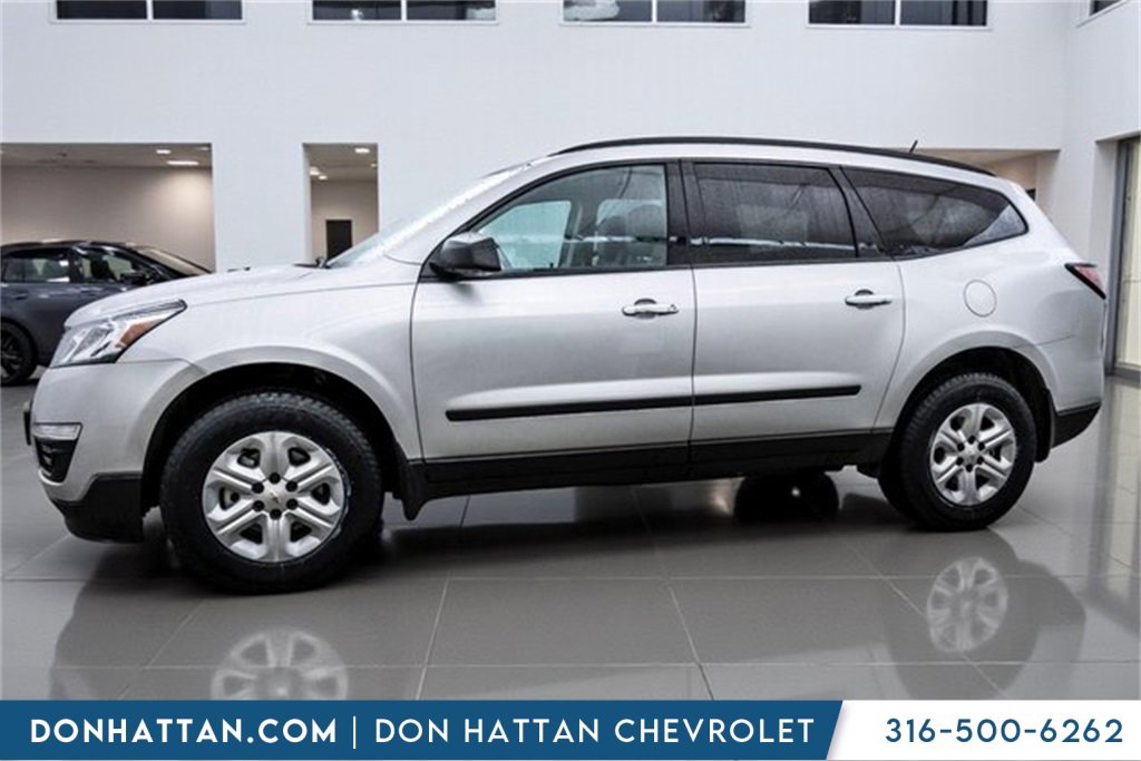 Used 2017 Chevrolet Traverse LS with VIN 1GNKRFKD0HJ159132 for sale in Park City, KS