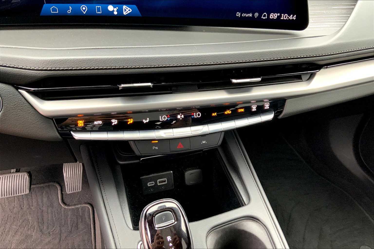 2024 Cadillac XT4 Premium Luxury photo 30