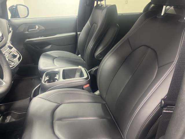 2025 Chrysler Voyager LX photo 8