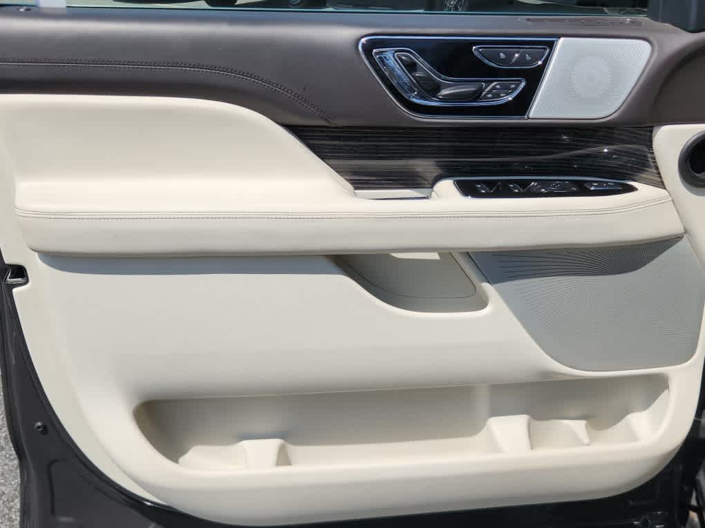 2022 Lincoln Navigator Black Label photo 10