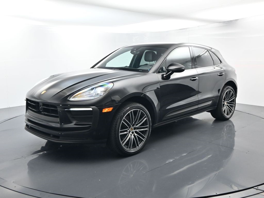 2025 Porsche Macan's photo