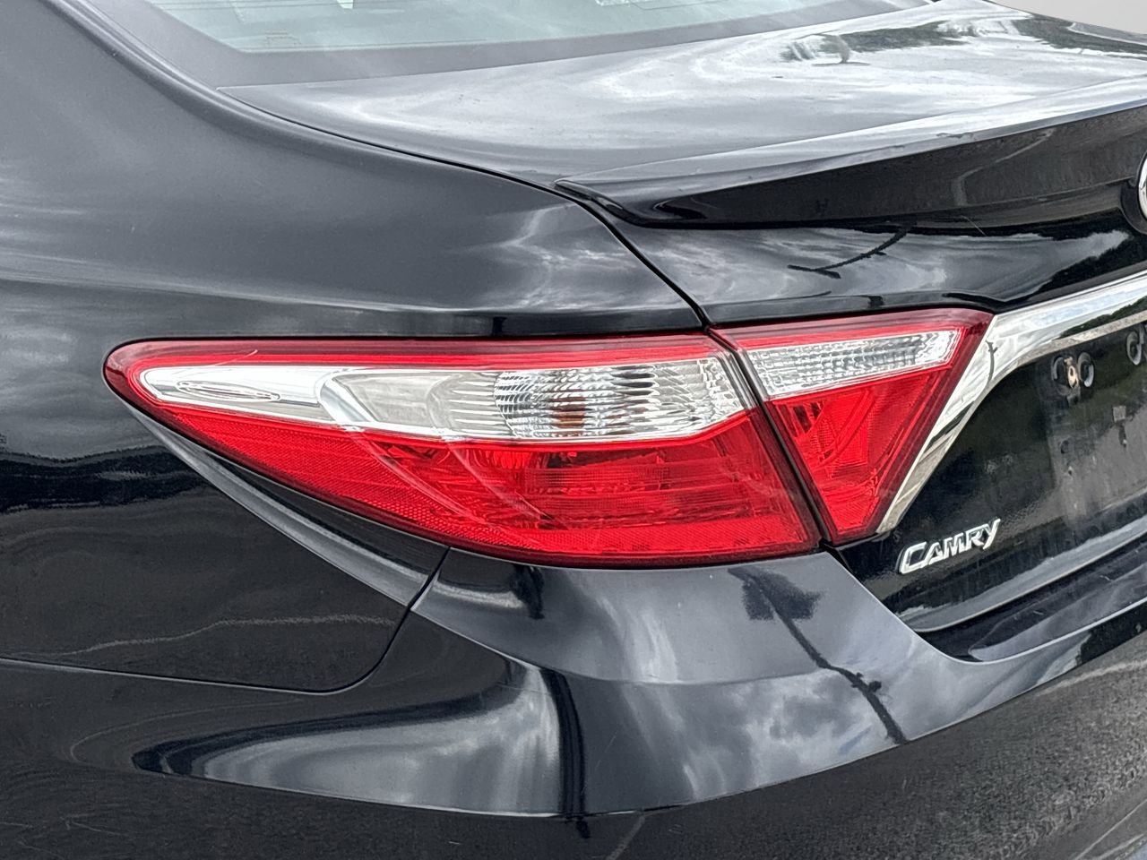2017 Toyota Camry SE photo 27