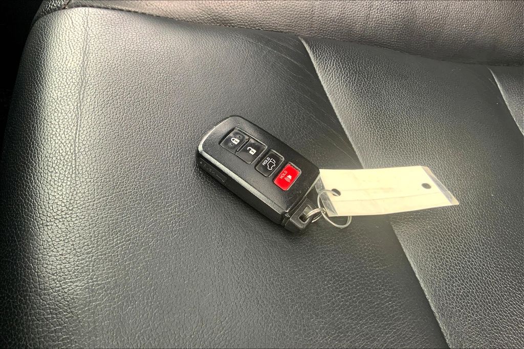 2017 Toyota RAV4 XLE photo 10