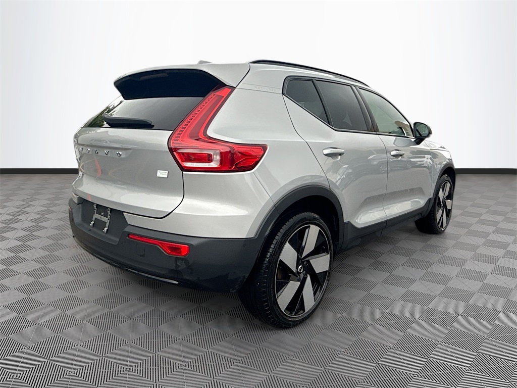 2023 Volvo XC40 Recharge Twin Plus photo 4