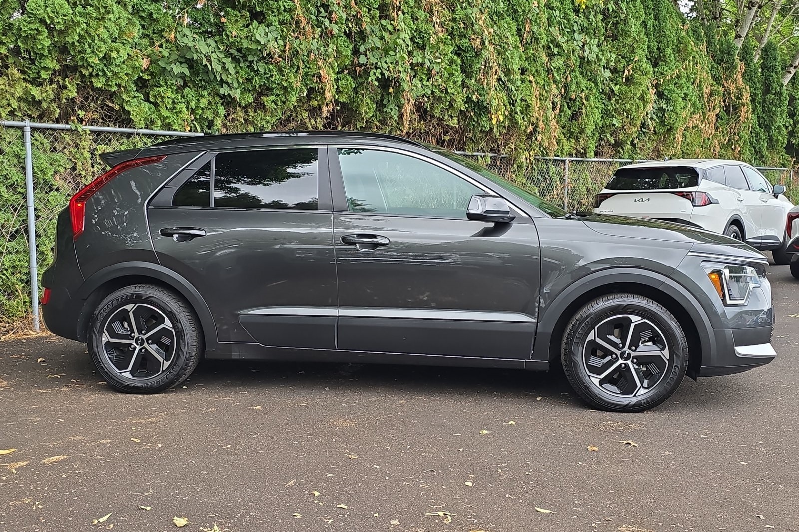 2024 Kia Niro Plug-In Hybrid EX photo 3