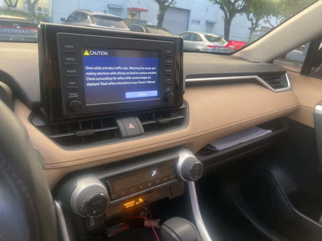 2019 Toyota RAV4 Premium XLE photo 12