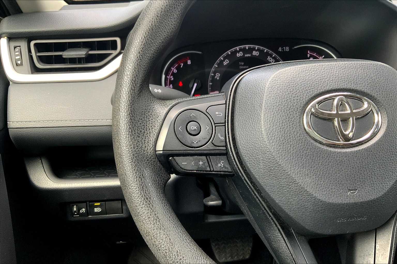 2024 Toyota RAV4 XLE photo 22