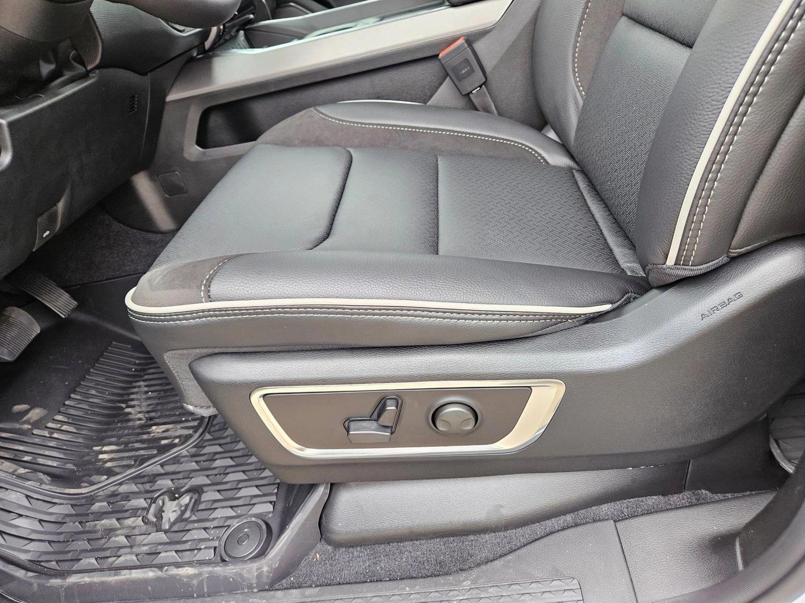 2026 Ram 1500 Laramie photo 4