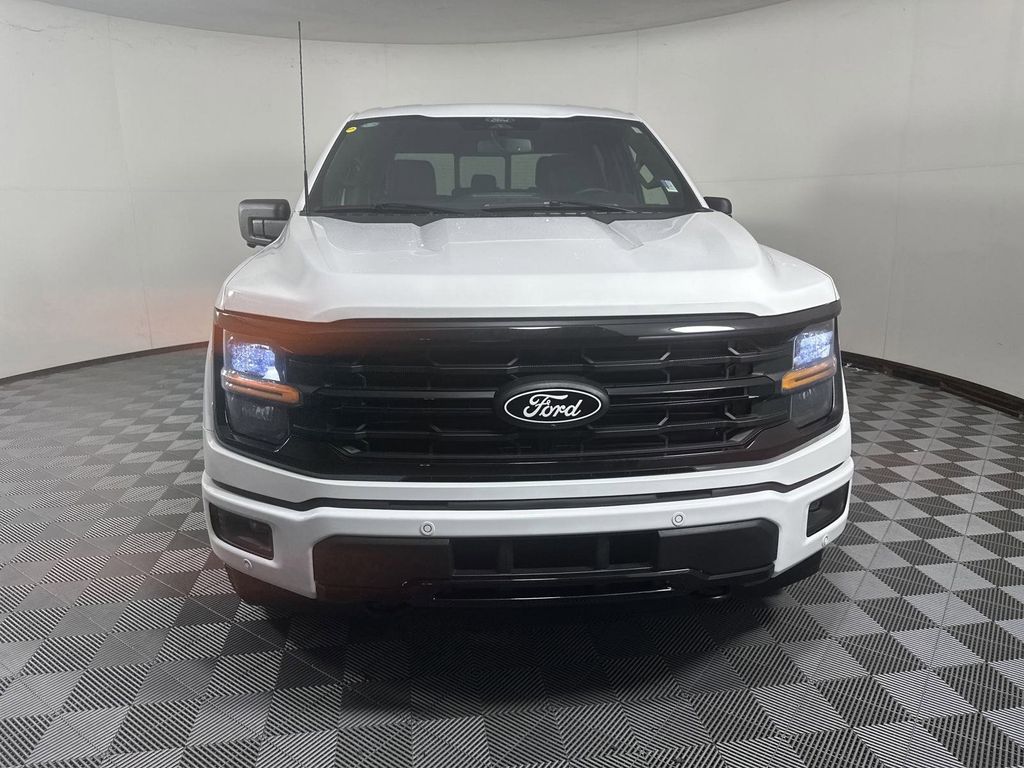 2025 Ford F-150 XLT photo 2