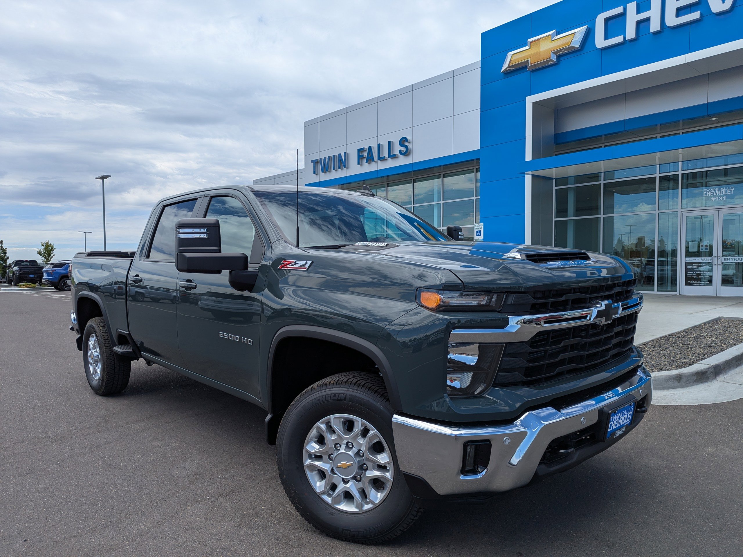 2025 Chevrolet Silverado LT photo 3