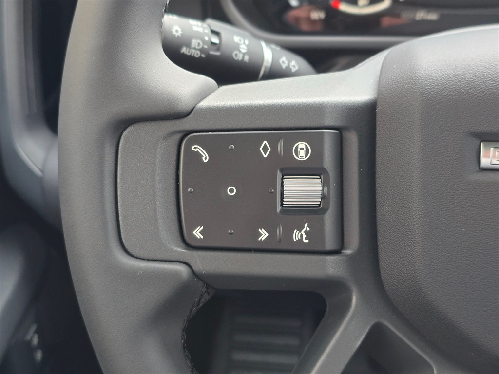 2025 Land Rover Defender 110 S photo 17