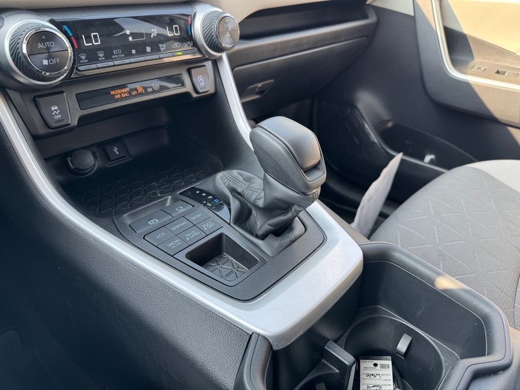 2022 Toyota RAV4 XLE photo 17