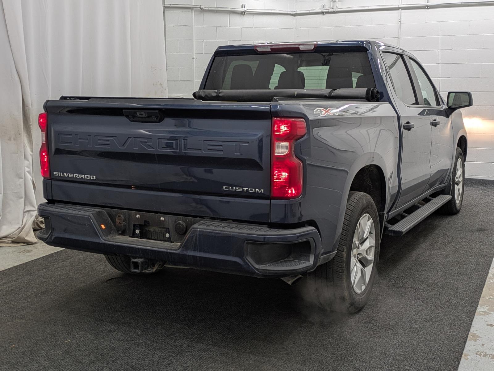 2023 Chevrolet Silverado 1500 Custom photo 3