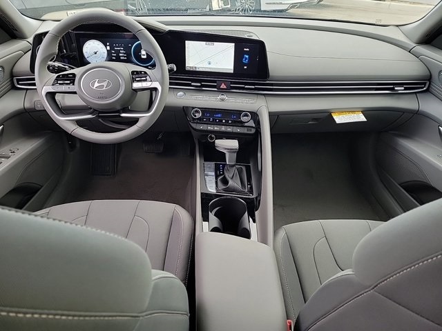 2025 Hyundai Elantra SEL Convenience photo 10