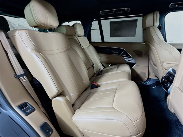 2025 Land Rover Range Rover SE photo 23