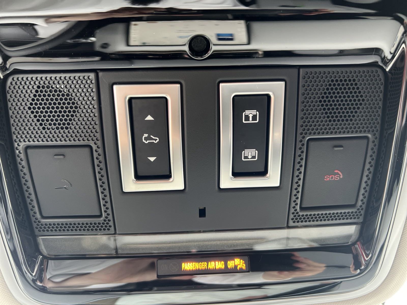 2025 Land Rover Range Rover Velar SE photo 18