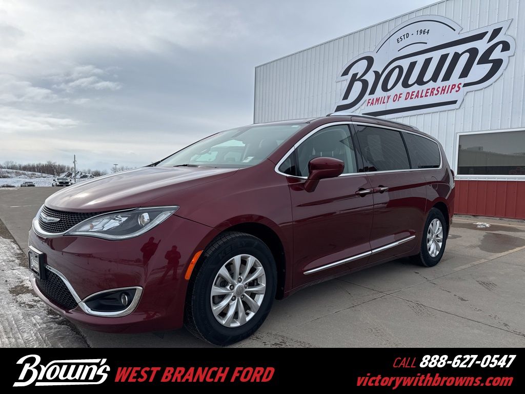 2018 Chrysler Pacifica Touring L's photo