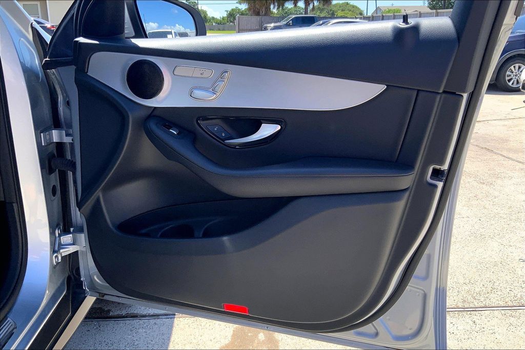 2022 Mercedes Benz GLC 300 photo 17
