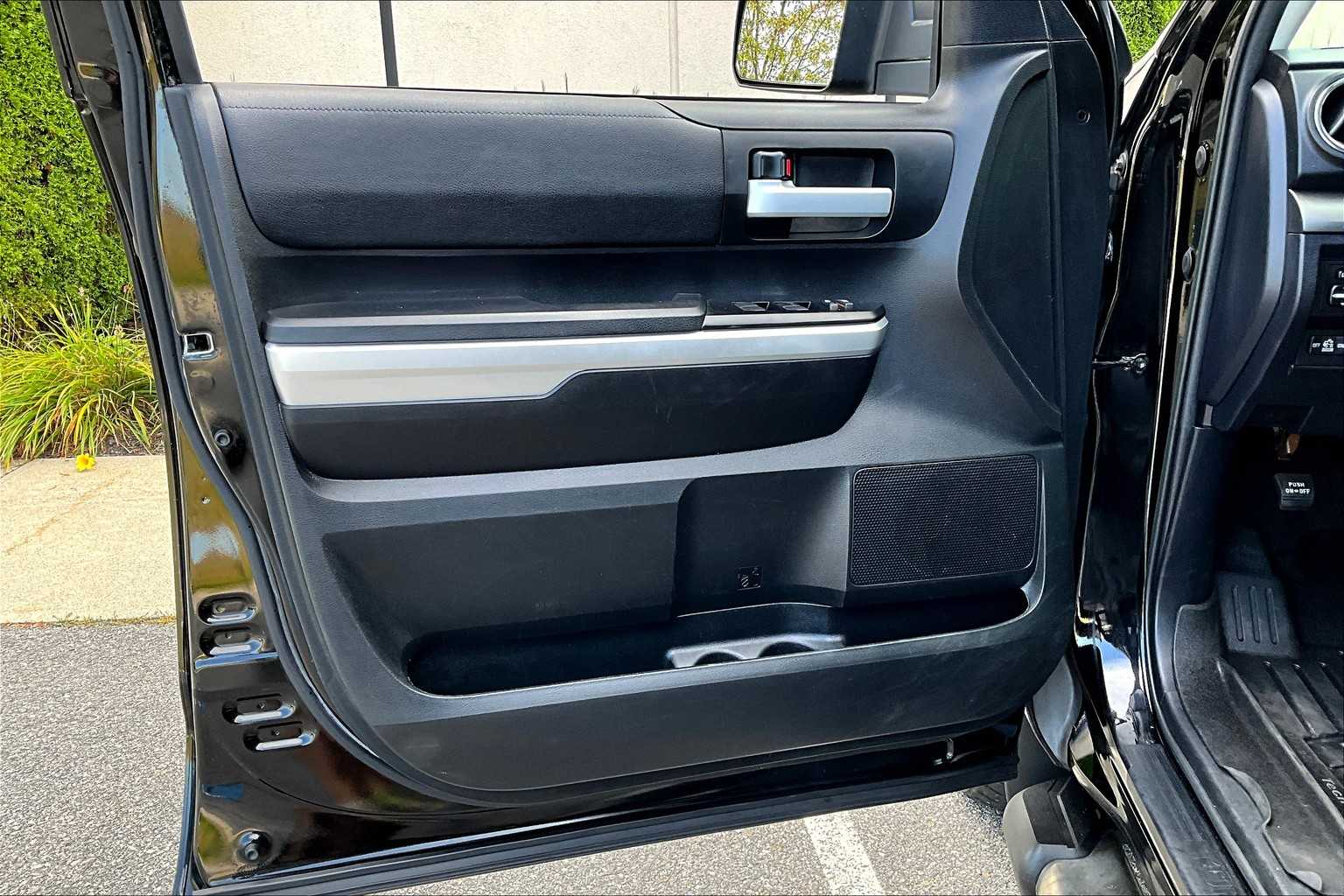 2017 Toyota Tundra SR5 photo 21