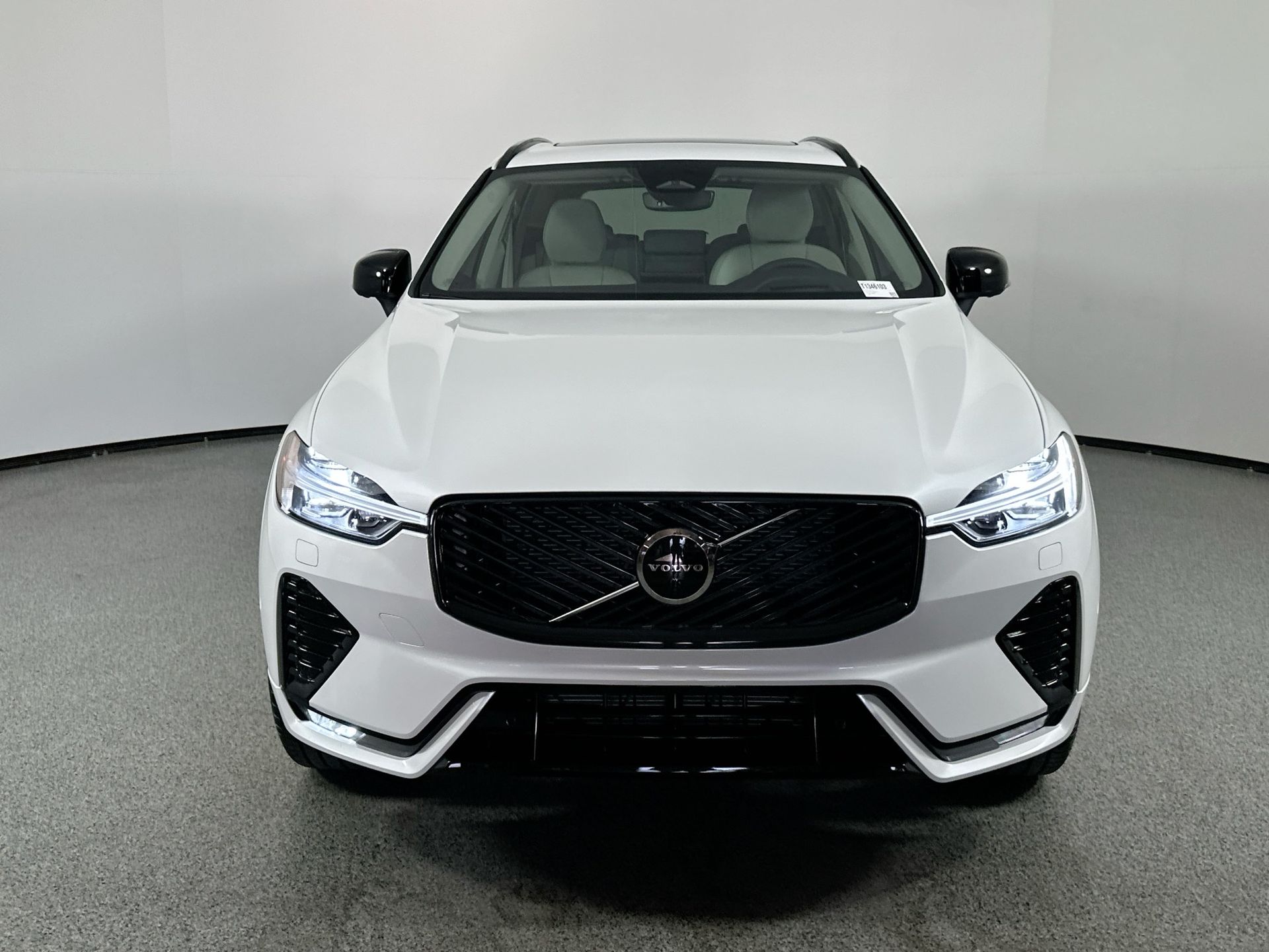 2026 Volvo XC60 B5 photo 2