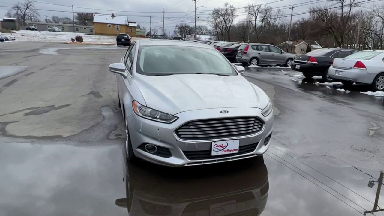 2016 Ford Fusion SE photo 3