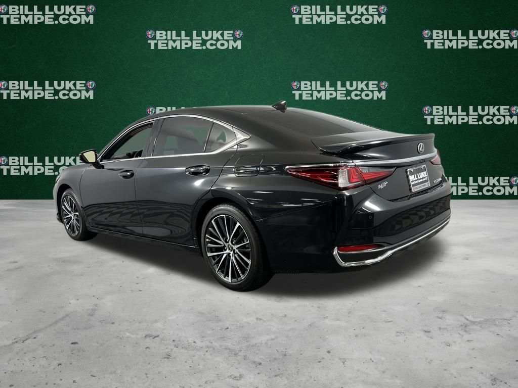 2025 Lexus ES 300h photo 3