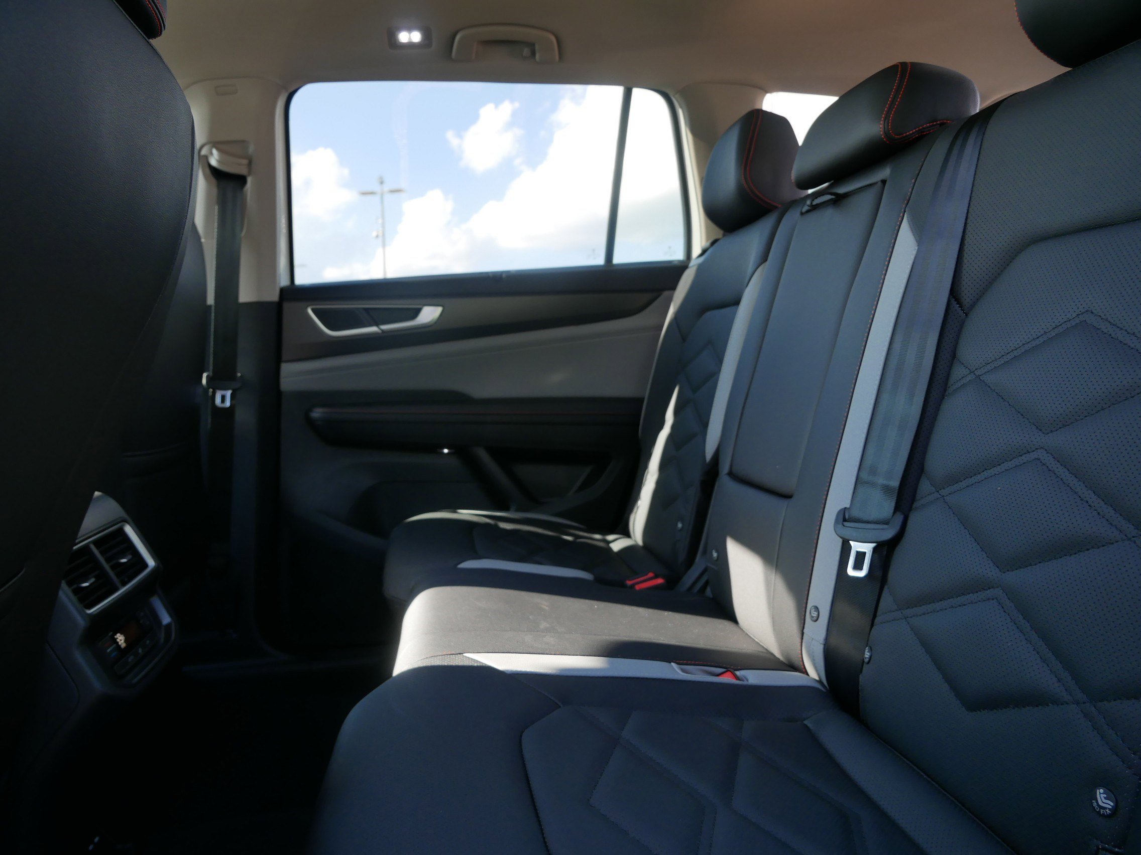 2025 Volkswagen Atlas Peak Edition SE photo 4