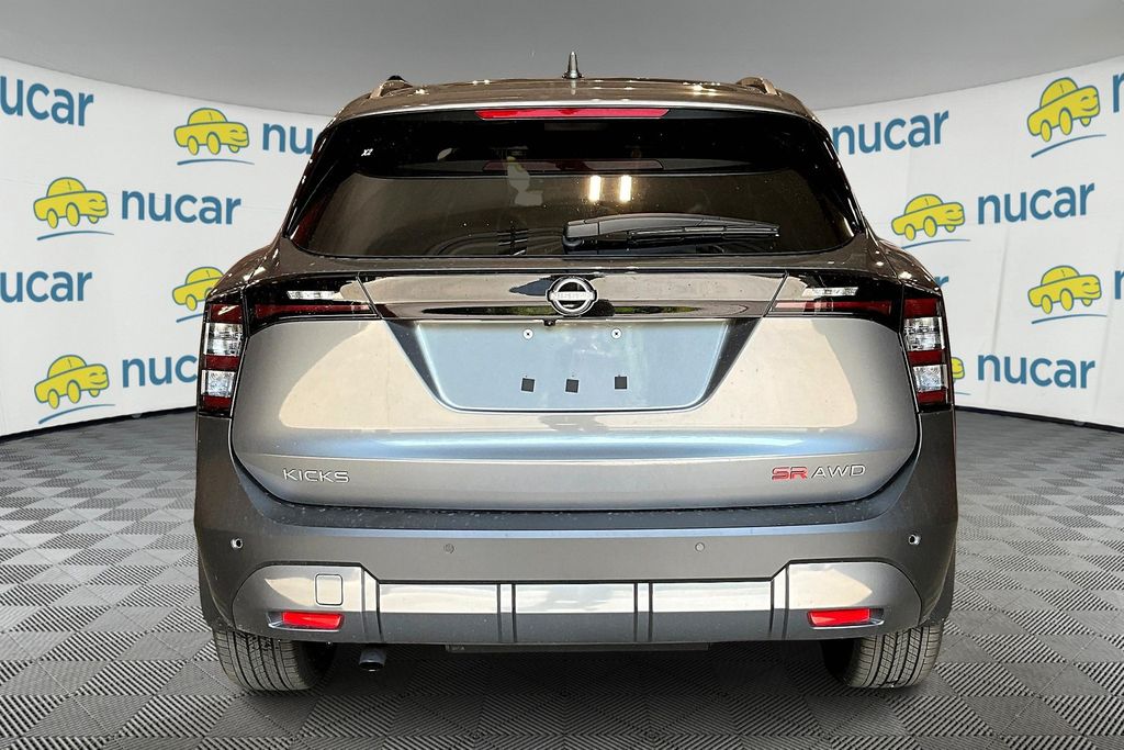 2025 Nissan Kicks SR photo 4