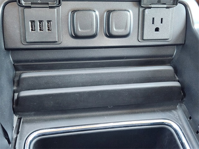 2015 Chevrolet Silverado 1500 High Country photo 17