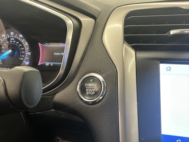 2020 Ford Fusion SE photo 25