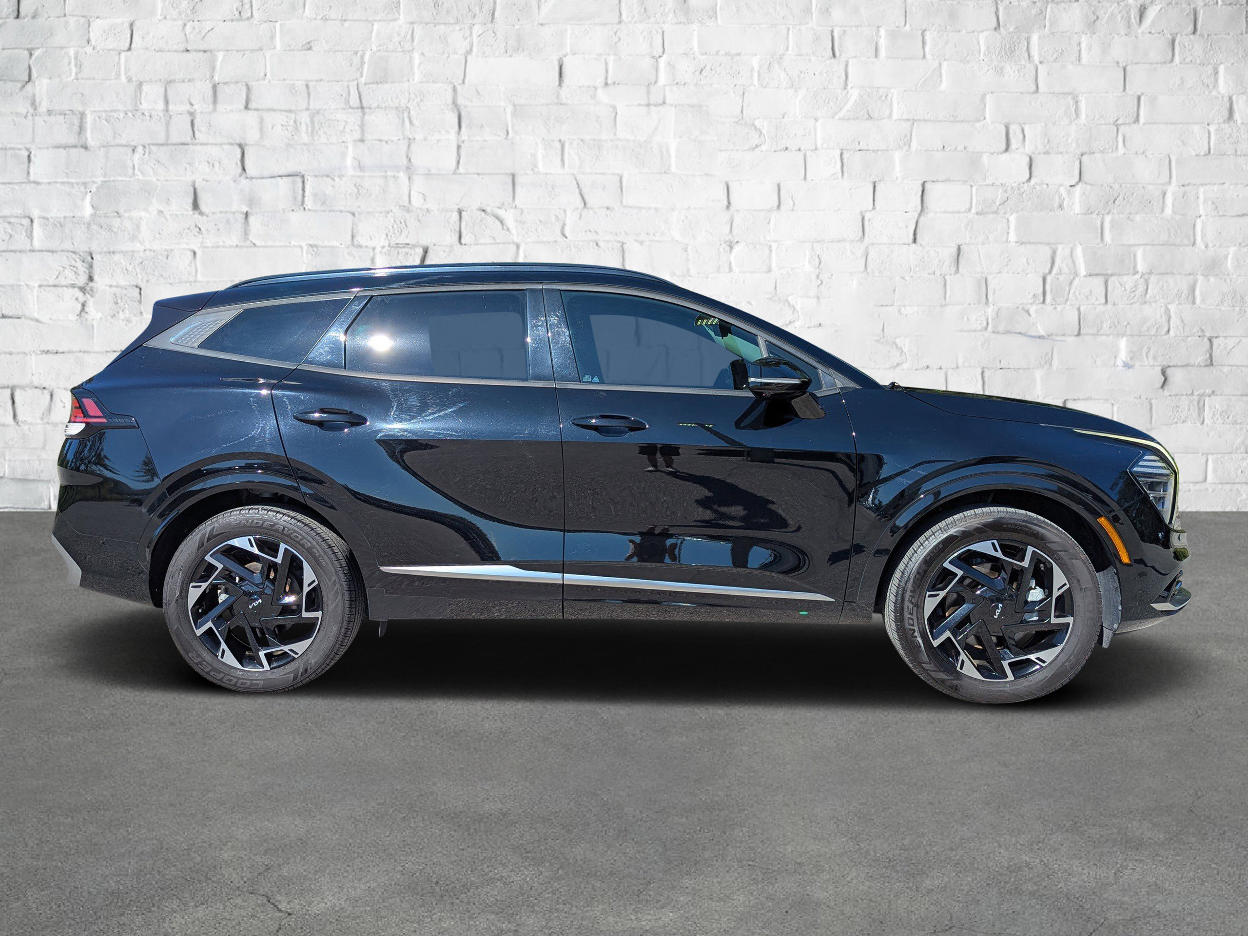2023 Kia Sportage photo 3