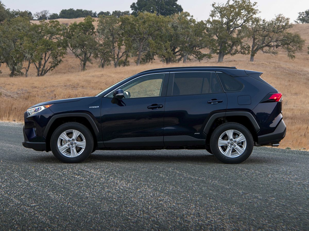2022 Toyota RAV4 SE's photo