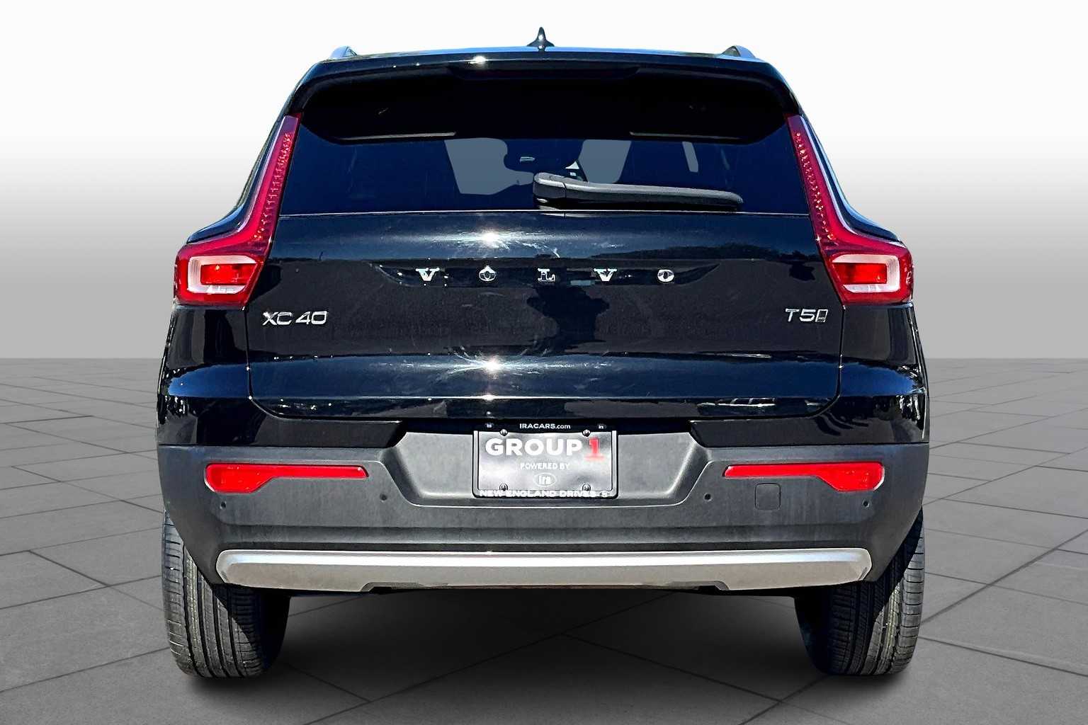 2019 Volvo XC40 Momentum photo 4