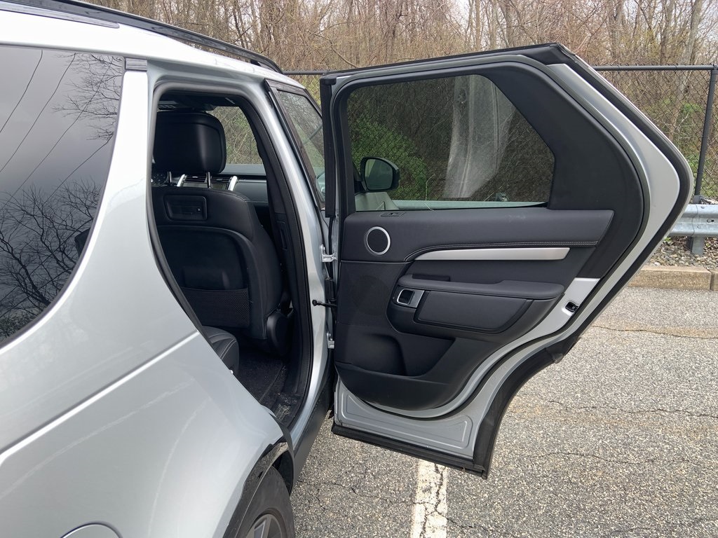 2023 Land Rover Discovery S R-Dynamic photo 19