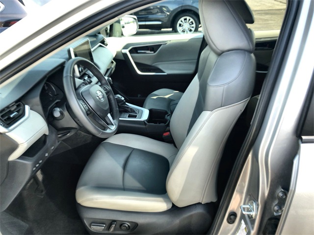 2024 Toyota RAV4 XLE Premium photo 3