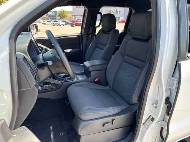 2023 Nissan Frontier SV photo 4