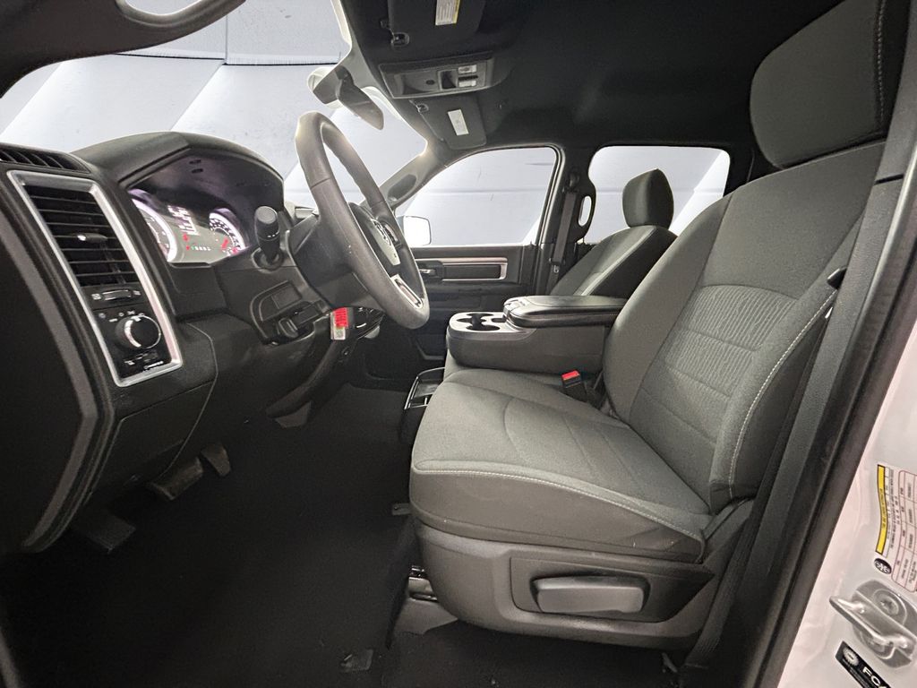 2024 Ram 1500 Classic Warlock photo 4