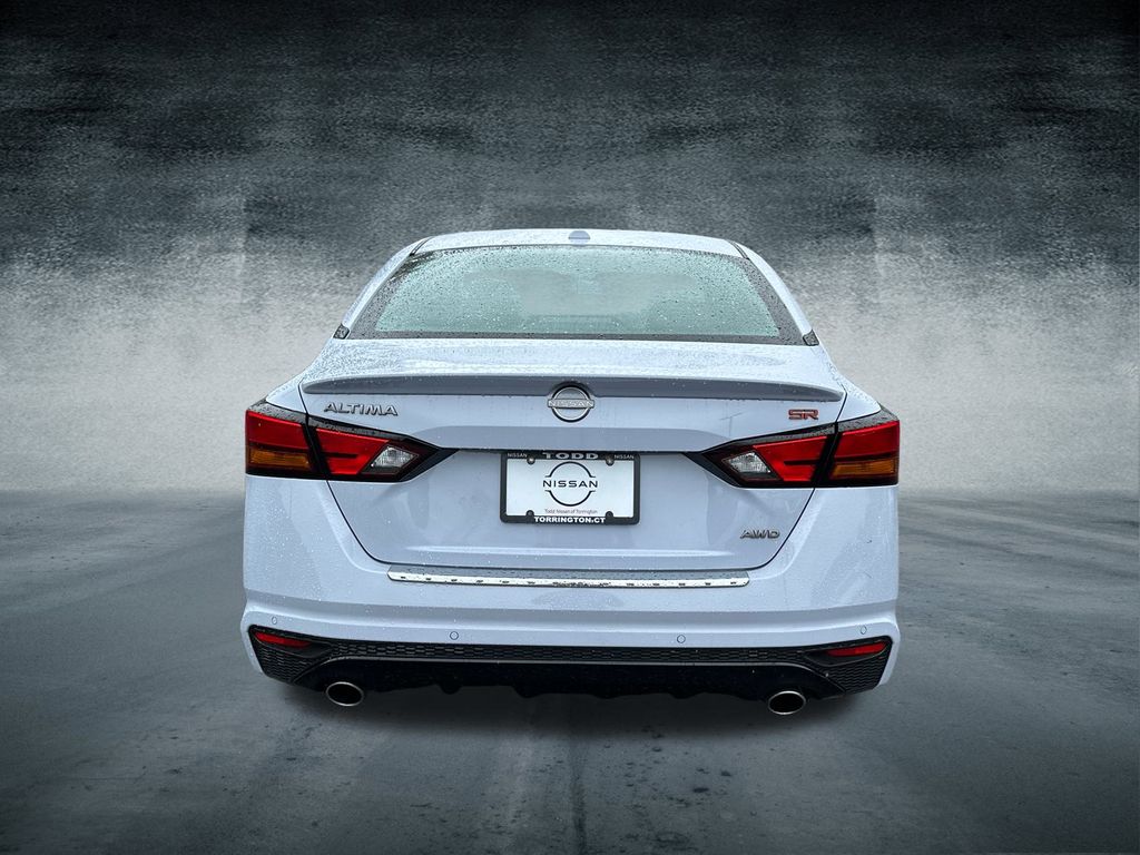 2023 Nissan Altima 2.5 SR photo 3