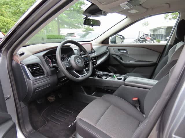 2021 Nissan Rogue SV photo 2
