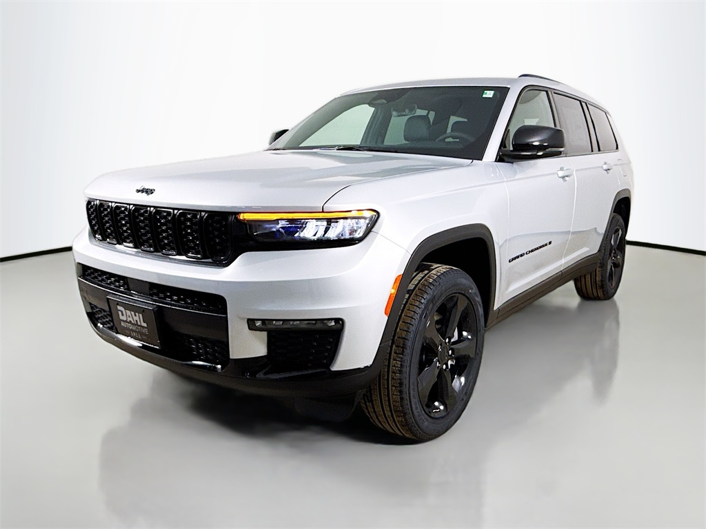 2025 Jeep Grand Cherokee Limited photo 3