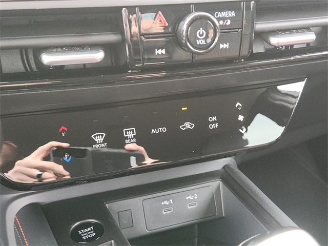 2025 Nissan Kicks SR photo 10
