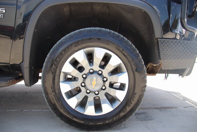 2021 Chevrolet Silverado 2500HD LT photo 2