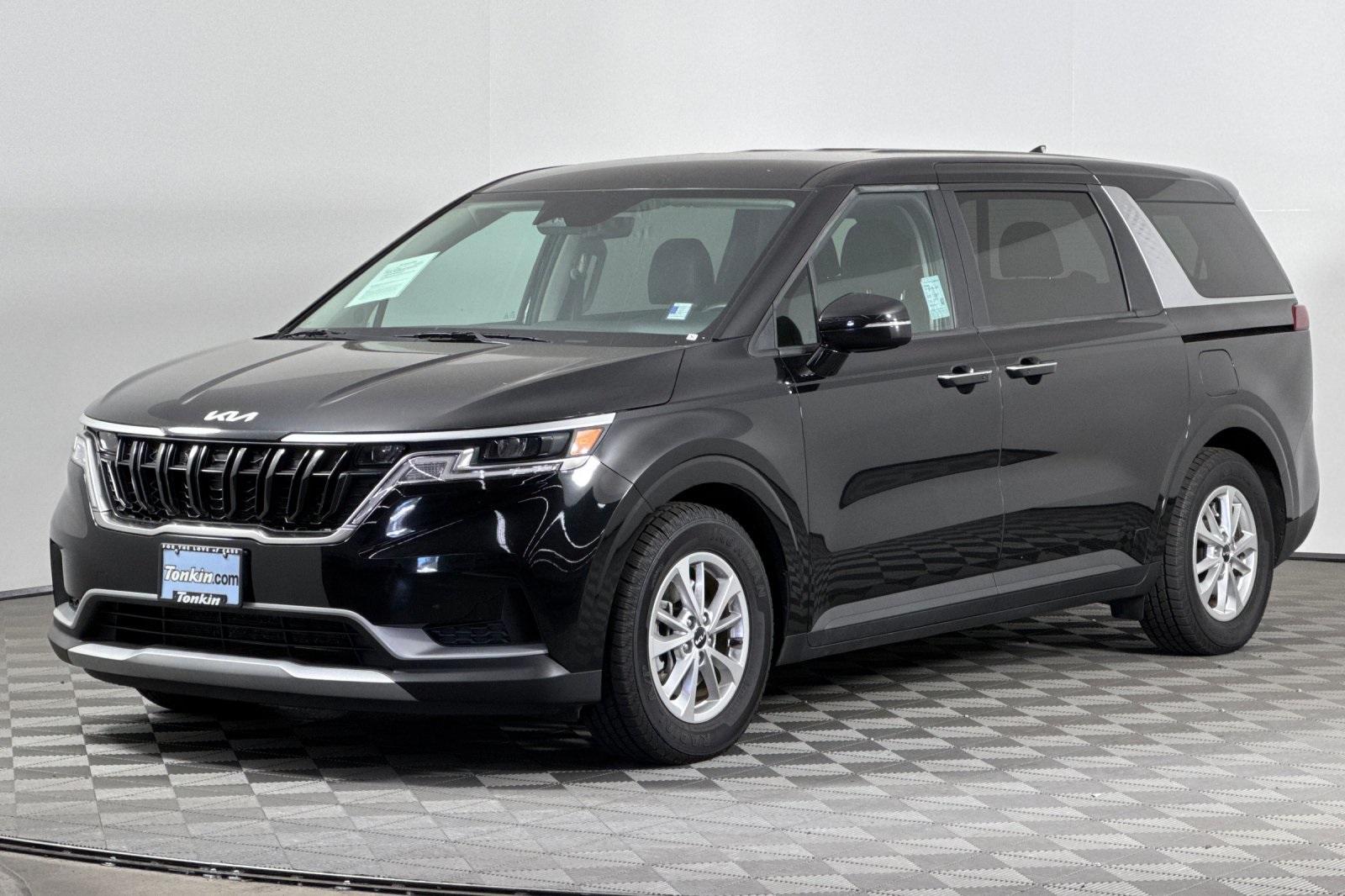 2024 Kia Carnival LX photo 6