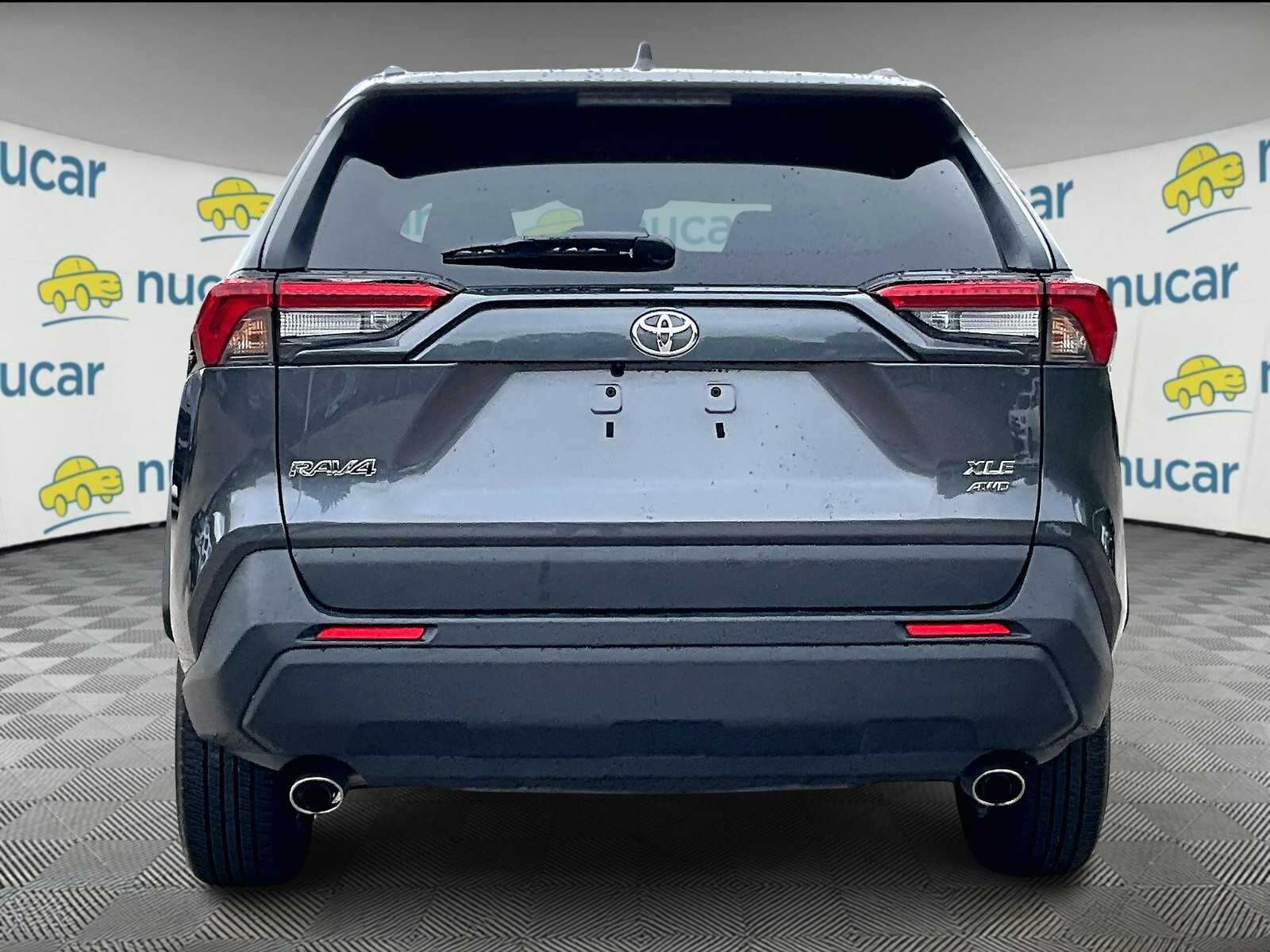2025 Toyota RAV4 XLE photo 5