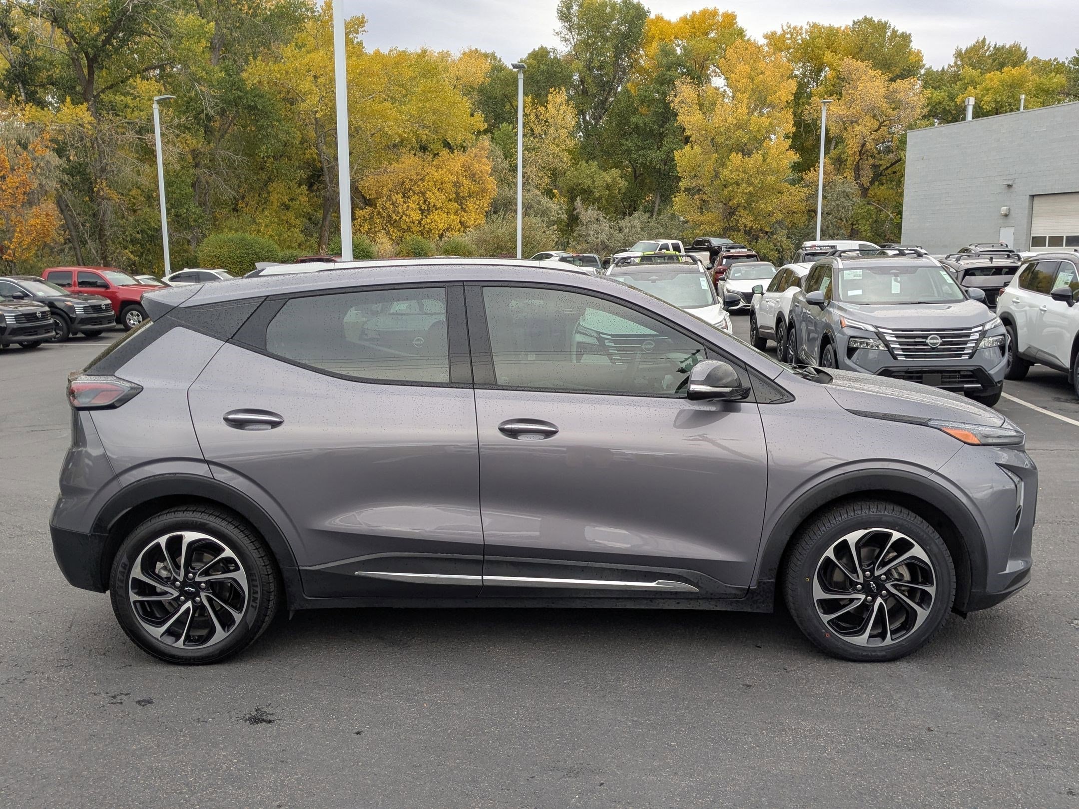 2022 Chevrolet Bolt EUV Premier photo 2