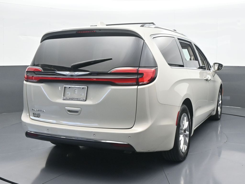 2021 Chrysler Pacifica Touring L photo 3