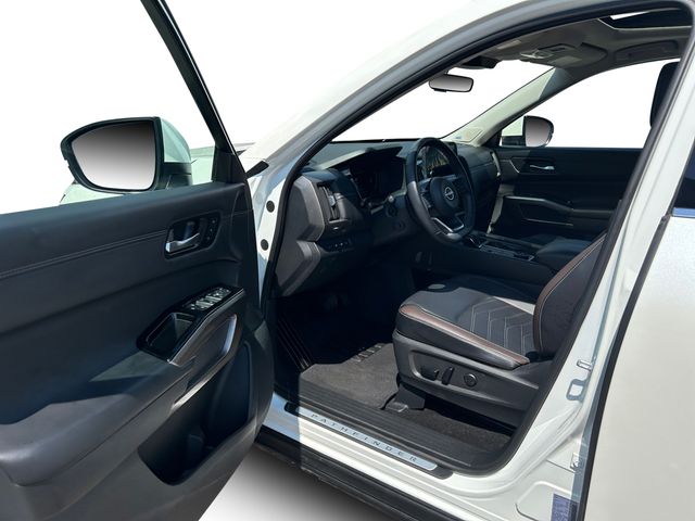2024 Nissan Pathfinder Platinum photo 9
