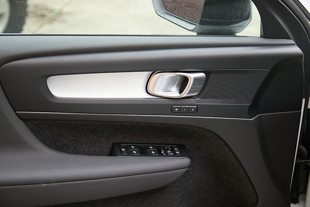 2026 VOLVO XC40 - Image 7