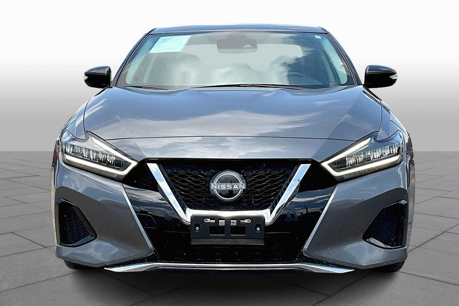 2023 Nissan Maxima SV photo 3